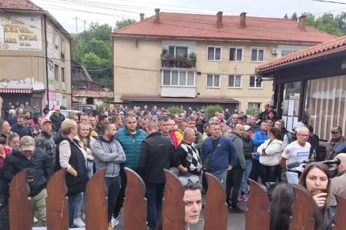 Tiltakoznak Parajdon: lezárták a sóbánya bejáratát, nő a feszültség a helyszínen