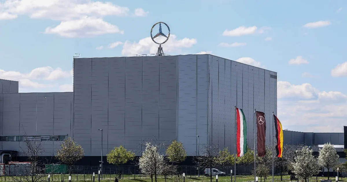 Már telepítik az új gyártósorokat a Mercedes kecskeméti gyárában, nemsokára indul az új modellek gyártása