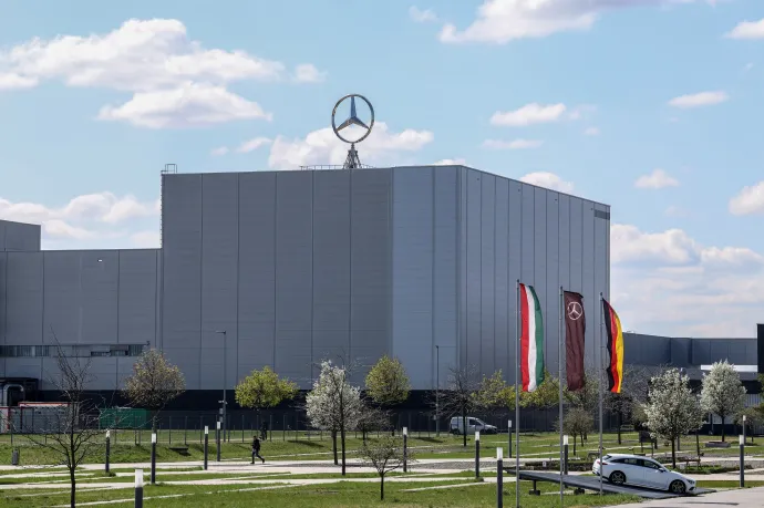 Már telepítik az új gyártósorokat a Mercedes kecskeméti gyárában, nemsokára indul az új modellek gyártása