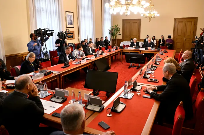 A Honvédelmi Minisztérium elmondta, milyen dokumentumokat mutatnak majd be a honvédelmi és rendészeti bizottság zárt ülésén