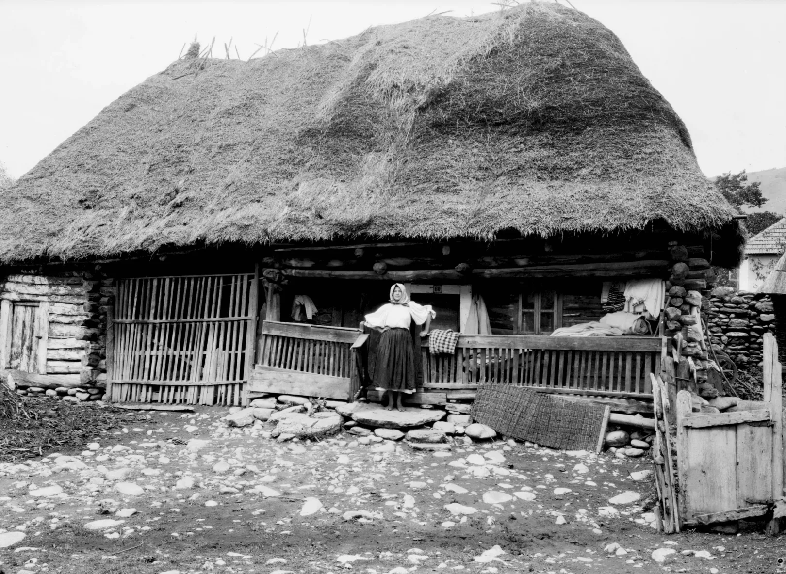 Pelan Juon háza, Pujon, Hunyad vármegye, Magyarország 1911.VI.30. – Fotó: Cholnoky Jenő Fényképtár / Cholnoky Jenő Hagyaték / Cholnoky Jenő Földrajzi Társaság