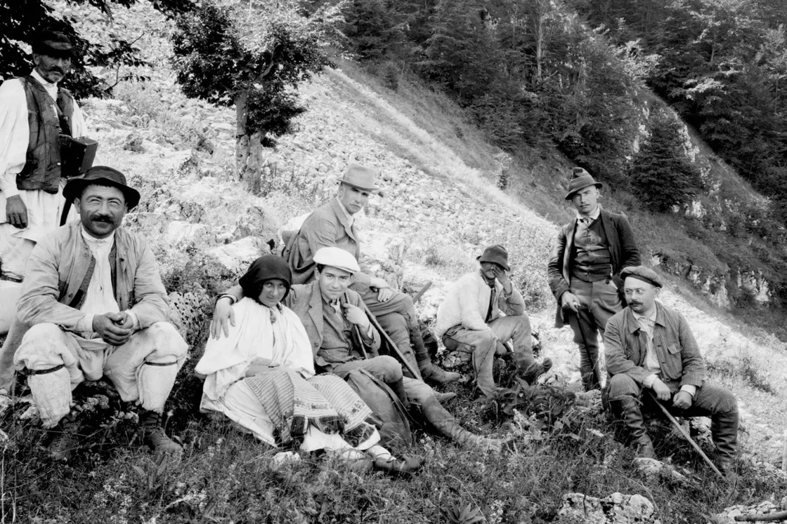 A világhírű magyar földrajztudós elveszettnek hitt fotóhagyatéka mutatja be, milyen volt száz éve a világ