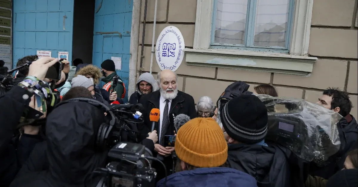Évekig tartó tortúra lett abból is, amikor a kormány az egyházaknál akarta eldönteni, ki kaphat egy százalékot