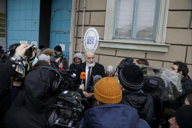 Évekig tartó tortúra lett abból is, amikor a kormány az egyházaknál akarta eldönteni, ki kaphat egy százalékot