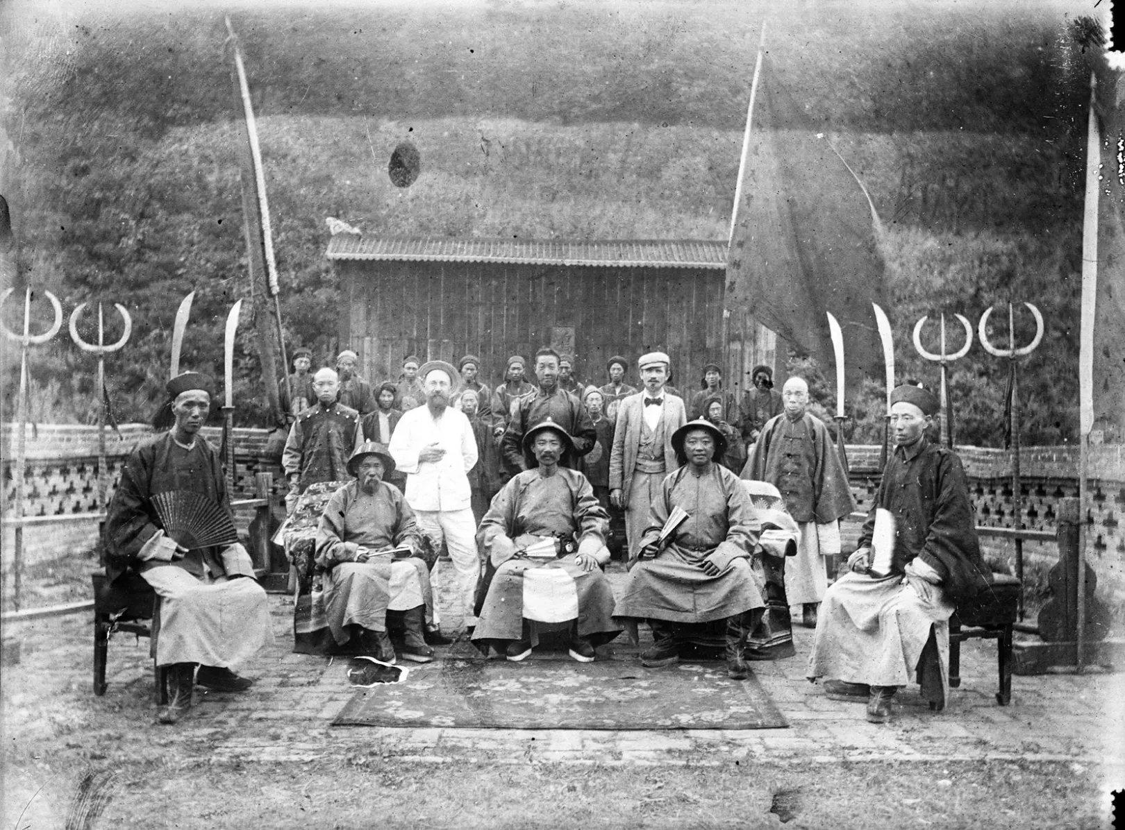 Tien-pao-san személyzete, Kína – Fotó: Cholnoky Jenő Fényképtár / Cholnoky Jenő Hagyaték / Cholnoky Jenő Földrajzi Társaság
