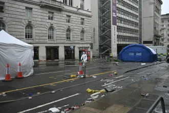 Szándékosan fegyverként használta autóját a Liverpool bajnoki parádéján tömegbe hajtó sofőr az ügyész szerint
