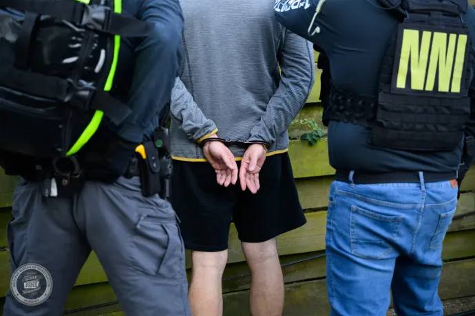 Évekig hiába jelezték gyanúikat a gyermekvédelmi dolgozók a javítóintézet vezetője miatt, aki prostituáltként futtathatott lányokat