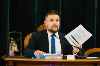 Győr polgármestere bemutatta a szerződést, amit még Borkai kötött az Audival, és eddig titkosnak mondtak