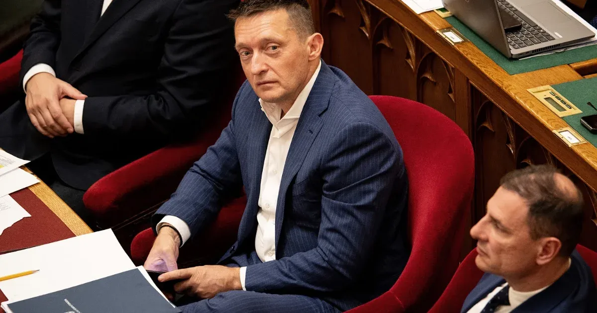 A teljes bevételéhez képest elég sok pénzt fizet Rogánnak az a cég, amelyik a politikus találmányát hasznosítja