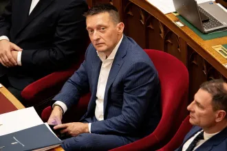 A teljes bevételéhez képest elég sok pénzt fizet Rogánnak az a cég, amelyik a politikus találmányát hasznosítja