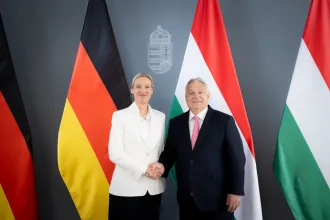 Miután az elhallgattatásról beszélt a CPAC-en, Orbán Viktorhoz is felugrott Alice Weidel