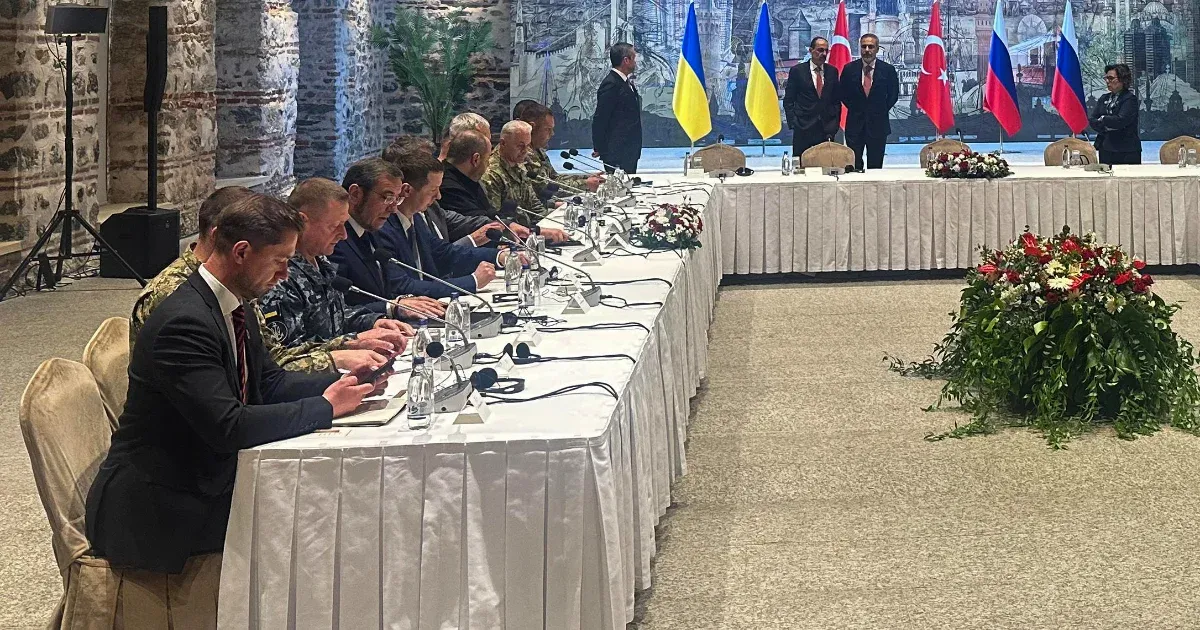Hétfőn jön az ukrán tűzszüneti tárgyalás második köre Isztambulban, de lehet, hogy még ez sem lesz elég egy Putyin-Trump-Zelenszkij találkozó összehozásához
