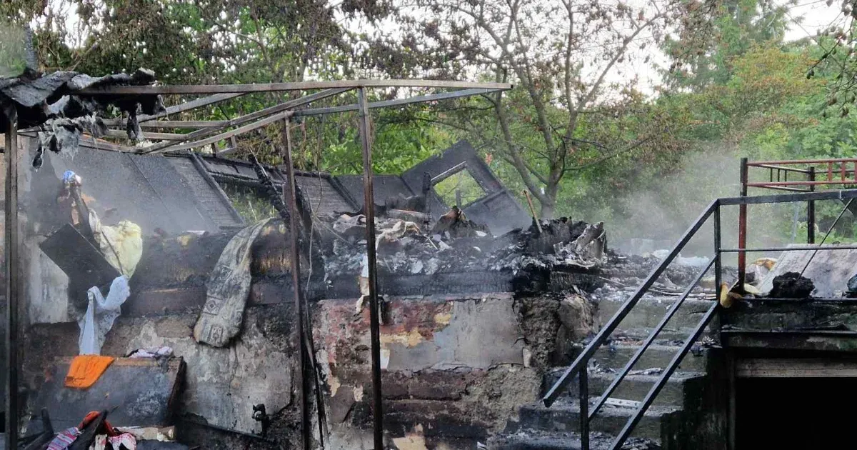 Felrobbant a gázpalack, bent égett egy idős nő a faházban Pilisborosjenőn