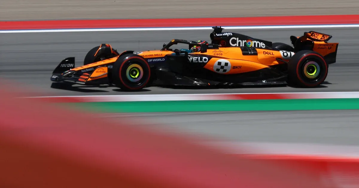 Új fejlesztések és domináló McLaren a barcelonai időmérőn