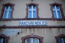 A kormány kiemelt beruházássá nyilvánítja Rákosrendezőt, Vitézy szerint ezzel akarják előrébb hozni Budapest csődjét