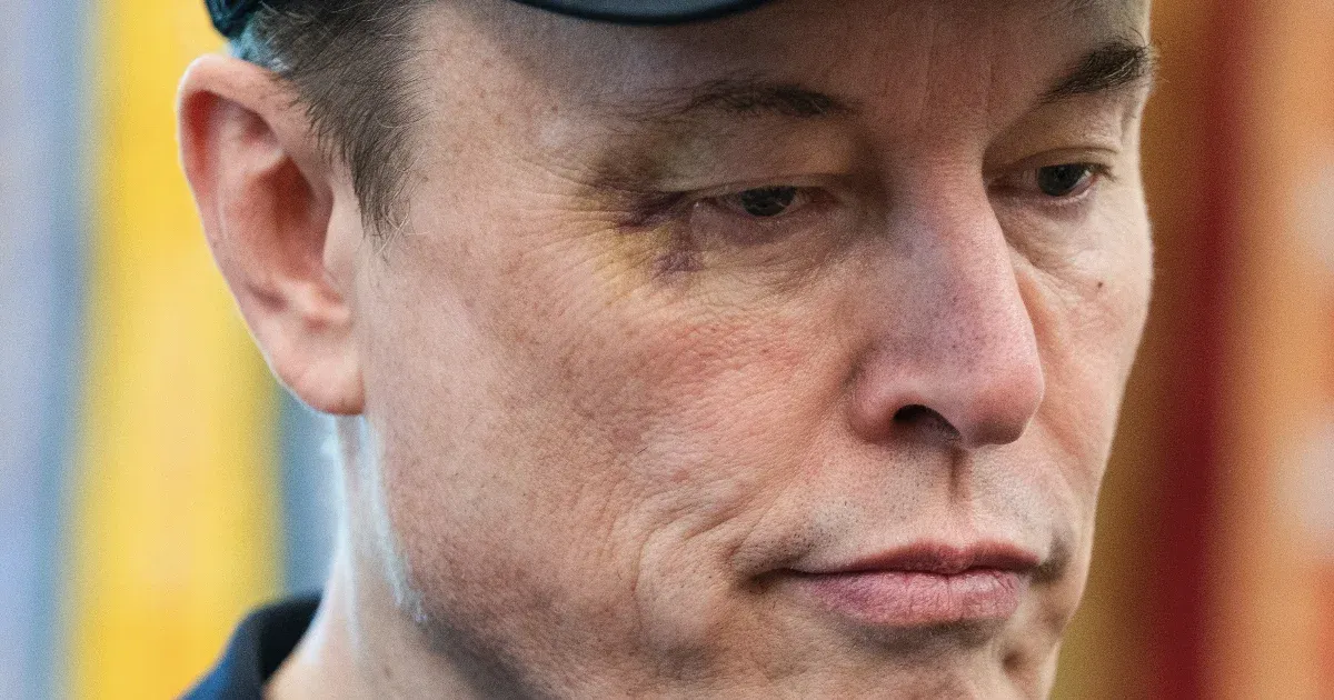 Ezért volt az a monokli Elon Musk szeménél