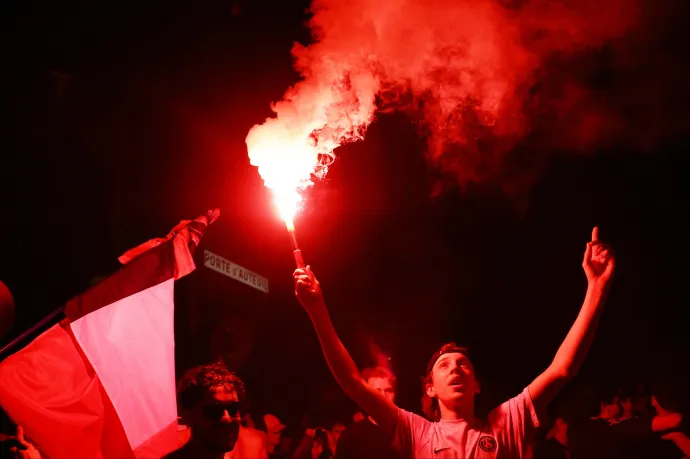 Az ünneplő PSG-szurkolók közé hajtott egy autó Franciaországban, négyen megsérültek