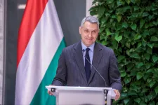 A Mandiner szerint Orbán olyan, mint Szoboszlai, Lázár pedig egy ügyes középpályás lehet Tiszakécskéről