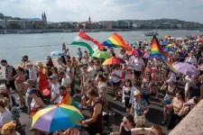 A rendőrség vasárnap délelőtt engedélyt adott arra, hogy délután szivárványos menet legyen Budapesten
