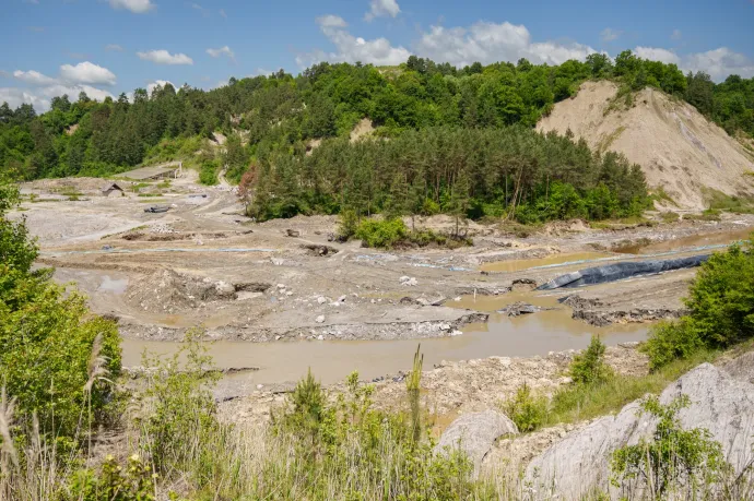 Több családot is kitelepítenek Parajdon, mert a Dózsa-bánya felett több helyen is besüppedt a talaj