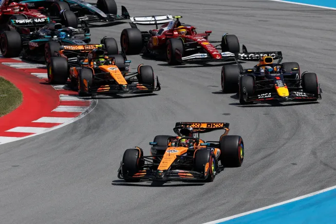 Verstappen majdnem kiütötte Russellt az utolsó körökben, miközben a McLaren Barcelonában is kettős győzelmet aratott