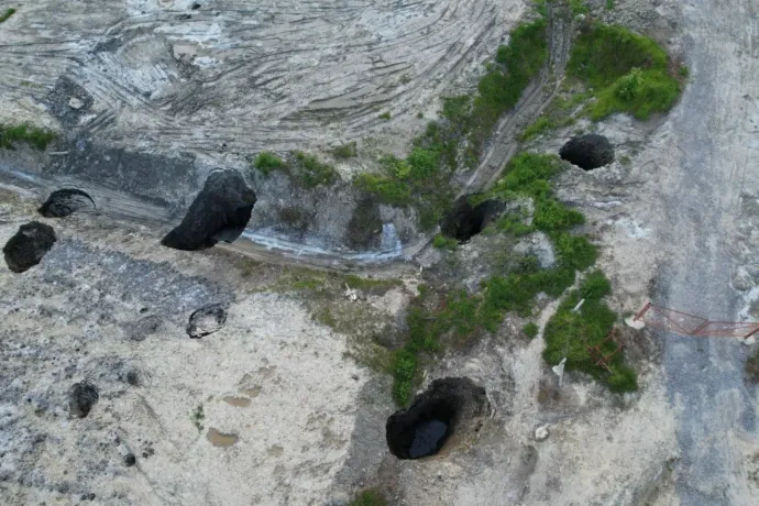 Elkezdtek beomlani a parajdi sóbánya régi tárnái
