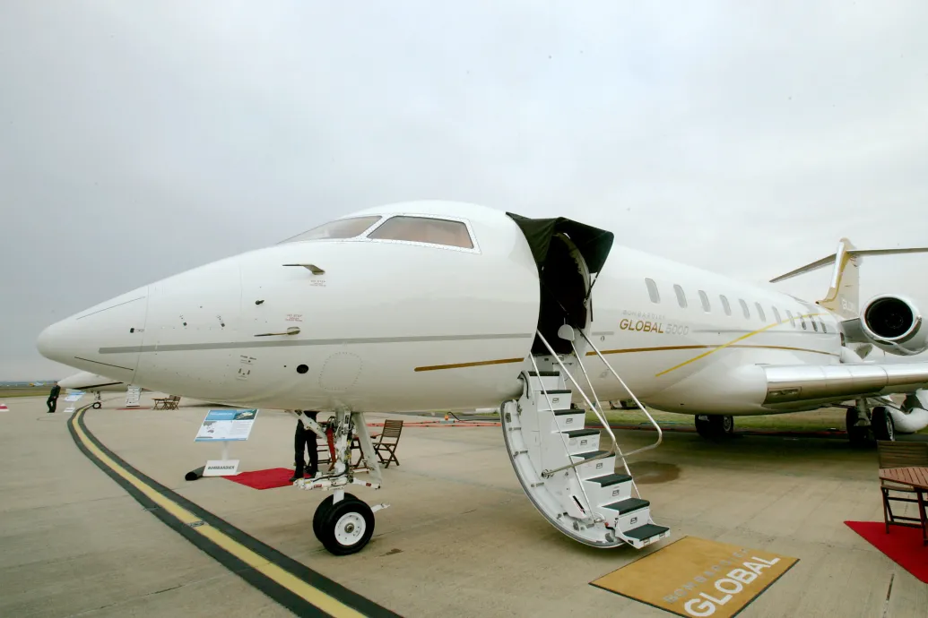 Egy Bombardier Global 5000-es luxusrepülőgép került a Rogánt helikoptereztető cég üzemeltetésébe