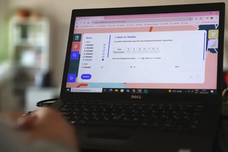 A tanárt nem helyettesítik az oktatási programok, de hatékonyabbá tehetik a tanulást