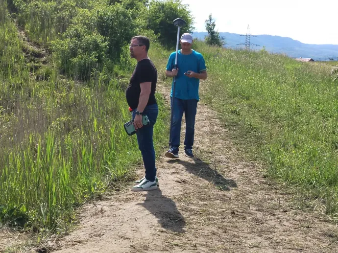 Méréseket végző szakemberek – Fotók: Tőkés Hunor / Transtelex