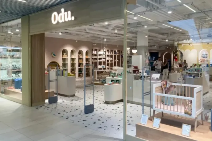 Olyan jól megy Orbán Ráhel bababoltja, hogy minden 10 ezer forintos eladáson 7800 forintot buknak