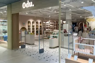 Olyan jól megy Orbán Ráhel bababoltja, hogy minden 10 ezer forintos eladáson 7800 forintot buknak