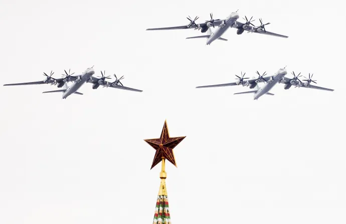 Tu-95 MS stratégiai bombázók a Győzelem napi légi bemutatón Moszkvában 2020. május 9-én – Fotó: Oleg Nikishin / Getty Images