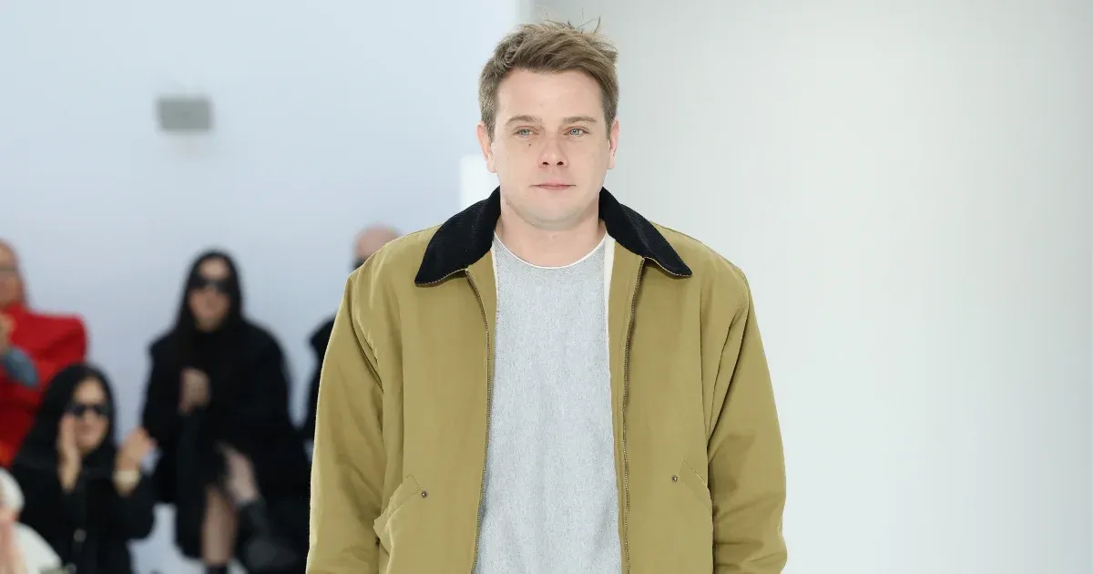 Kiderült a luxusdivatipar idei legrosszabbul őrzött titka: Jonathan Anderson a Dior új kreatívja