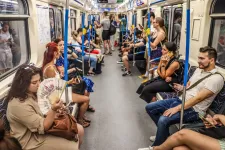 Hogy néz ki a tízperces leállás, megáll a metró az alagútban?