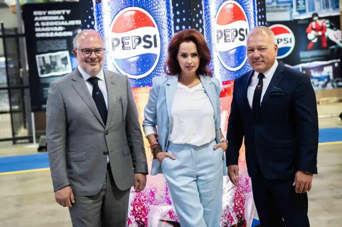 Visszatér Magyarországra a Pepsi gyártása, Dobó Kata is ott volt a Szentkirályi gyáravatóján