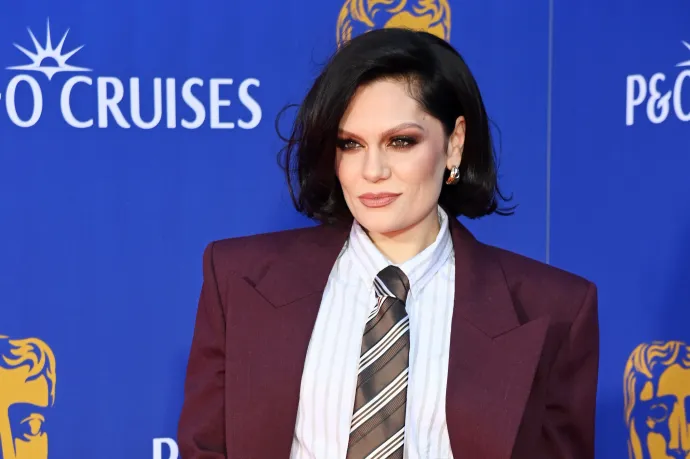 Mellrákkal diagnosztizálták Jessie J-t