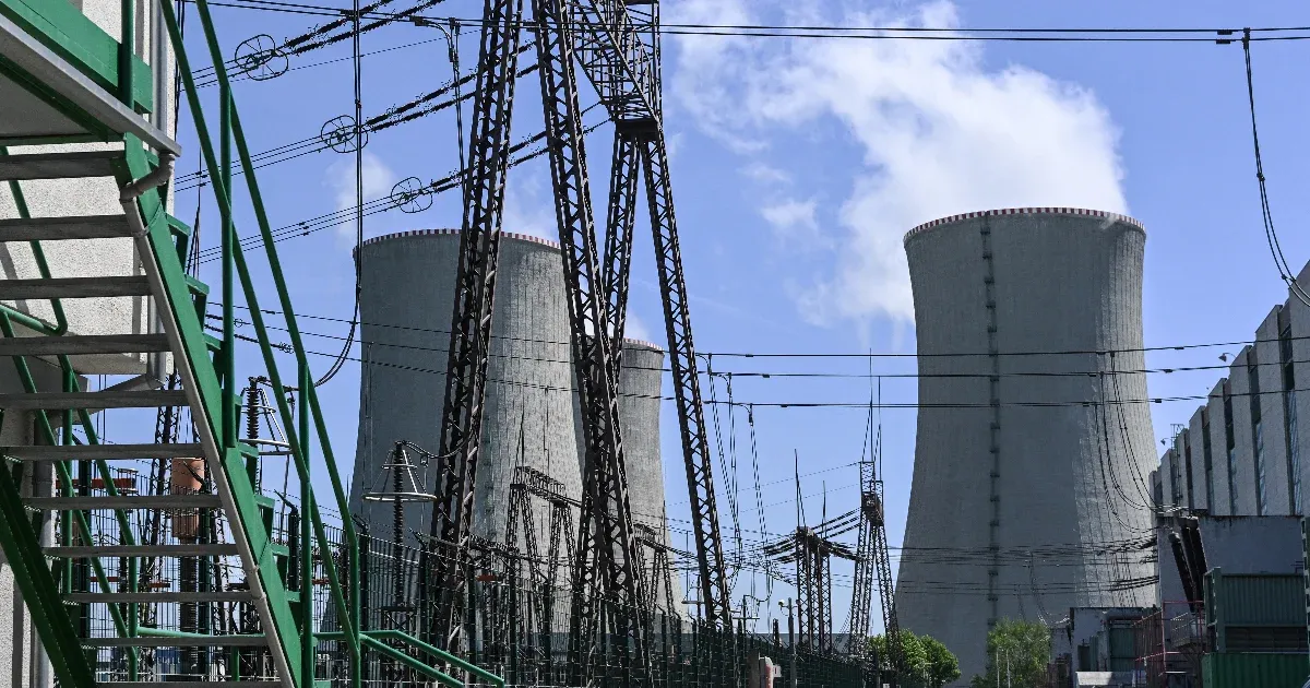 Dél-koreaiak építenek két új atomreaktort Csehországnak