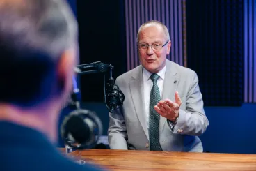 Navracsics bocsánatkérést vár el Lázár Jánostól