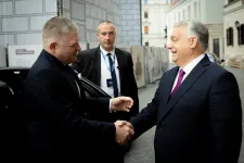 Fico miniszteri kinevezésekkel kenyerezte le a koalíció bedöntésével fenyegető lázongókat