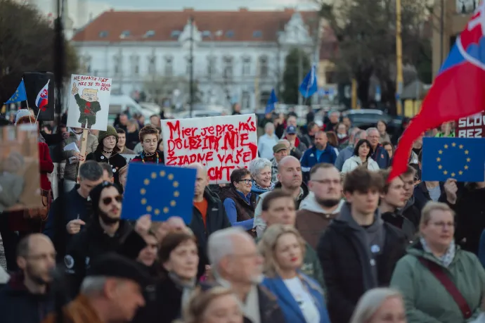 Fico-ellenes tüntetés Kassán, 2025. április 3-án – Fotó: Robert Nemeti / Anadolu / AFP