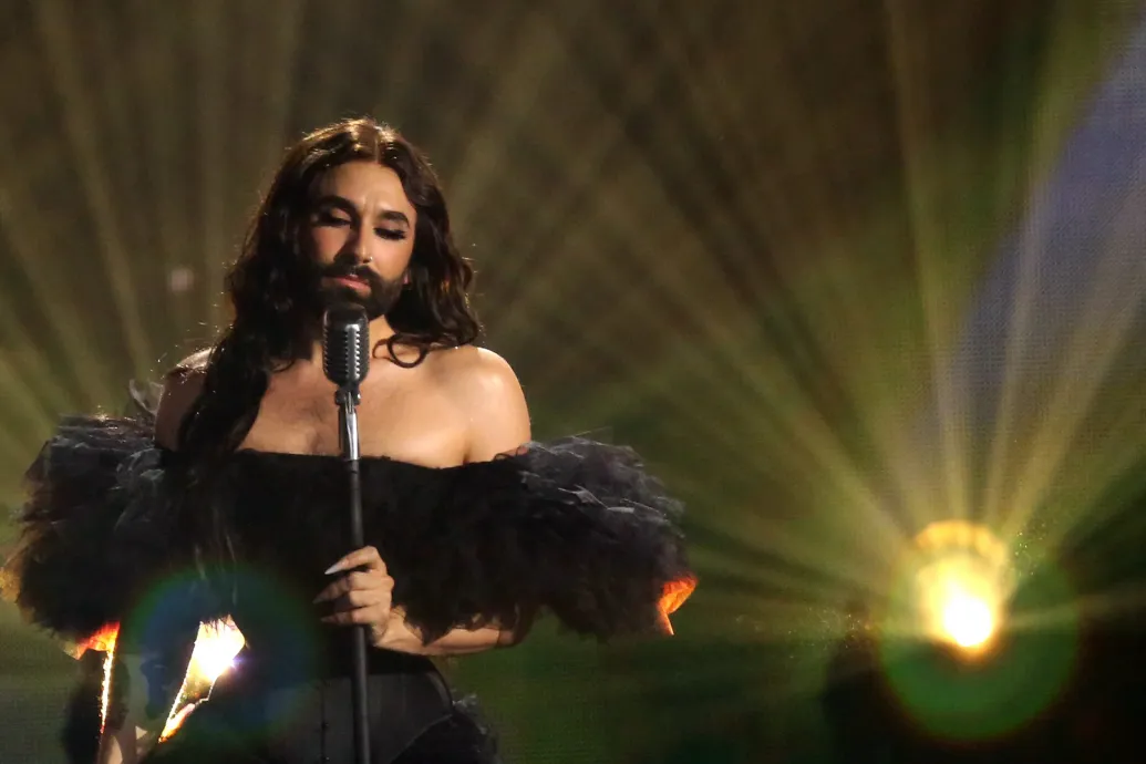 Conchita Wurst is kiáll a Budapest Pride mellett