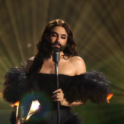 Conchita Wurst is kiáll a Budapest Pride mellett