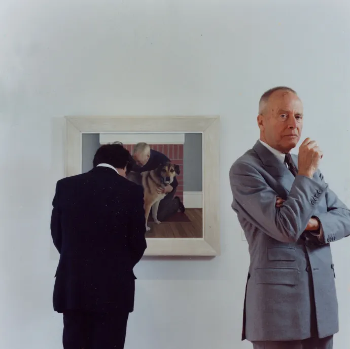 Alex Colville a Dog and Groom című festménye előtt 1991-ben a torontói Drabinsky galériában nyílt kiállításán – Fotó: Keith Beaty / Toronto Star / Getty Images