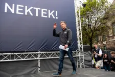 Magyar Péter bedobta a közvetlen államfőválasztást, de minek