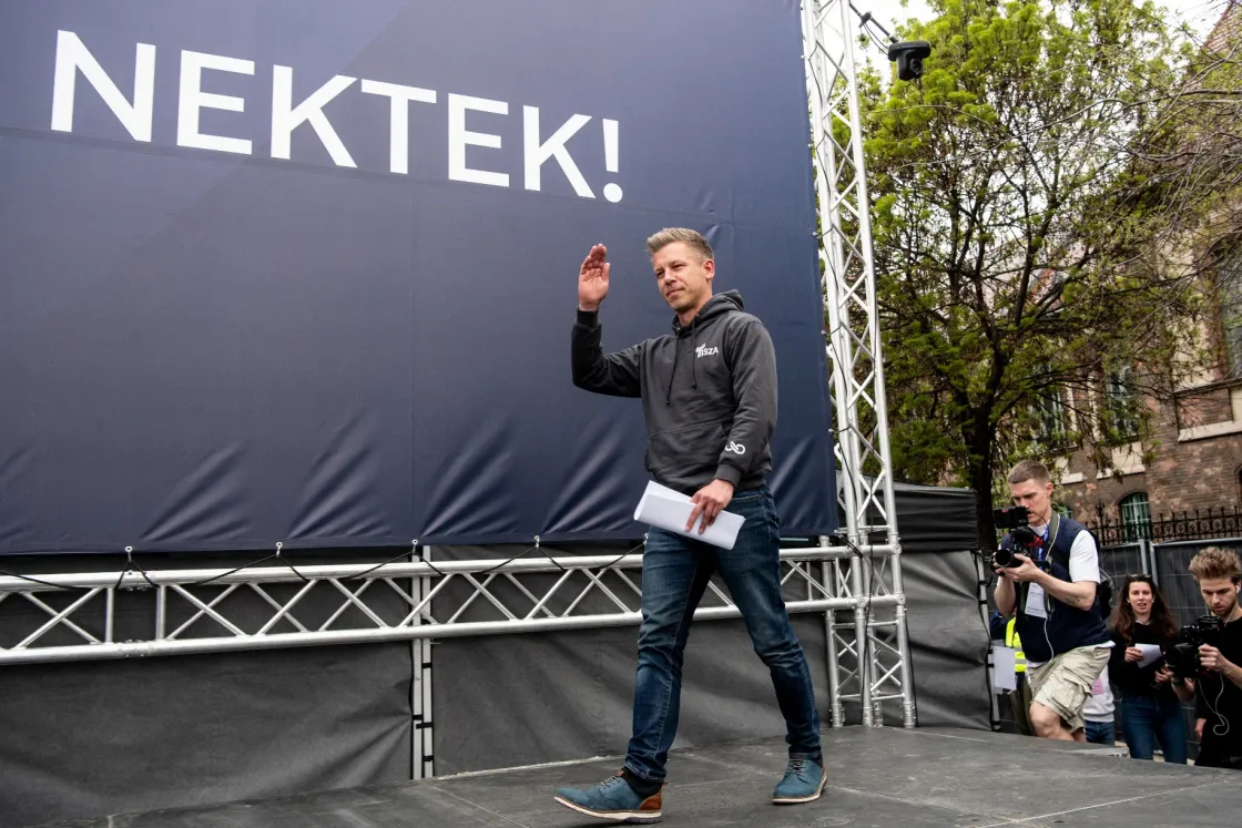 Magyar Péter bedobta a közvetlen államfőválasztást, de minek