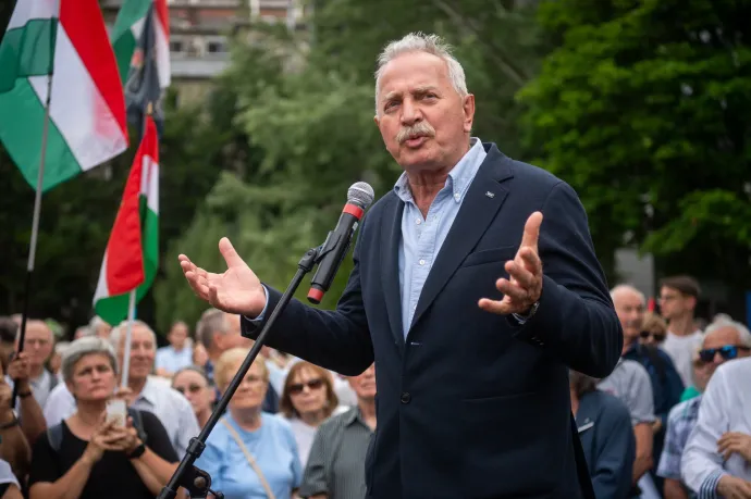 Bencsik András szerint azért rakták ki a Sajtóklubból, mert egy politikus odaszólt, hogy nem tetszett neki, amit róla írt