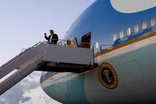 Hetekig tartó titkos egyeztetések végén ajánlotta fel Katar a luxusrepülőt Trumpnak
