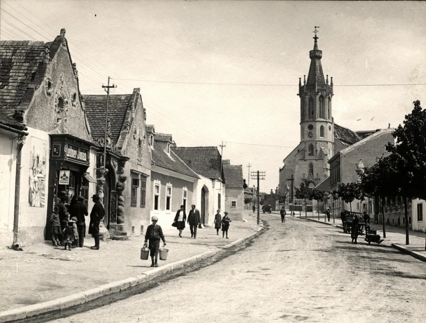 Soproni utcakép a második világháború előtt (Krisch András)