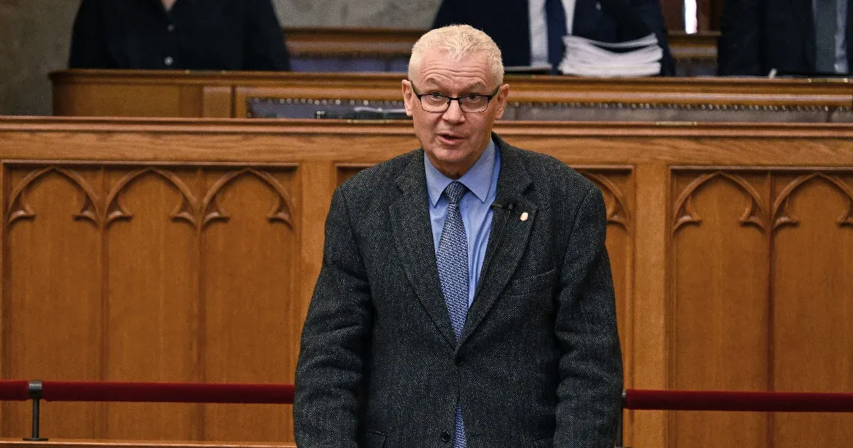 Polt Péter a búcsúbeszédében azt mondta, hogy a közreműködésükkel az ügyészség immár más hatalmi ágak befolyásától mentesen tudja végezni a feladatait