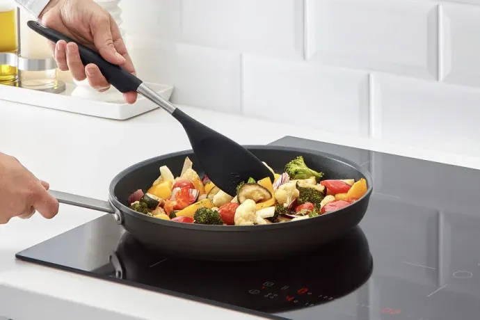 65+ HJÄLTE kavaró spatula – Fotó: IKEA